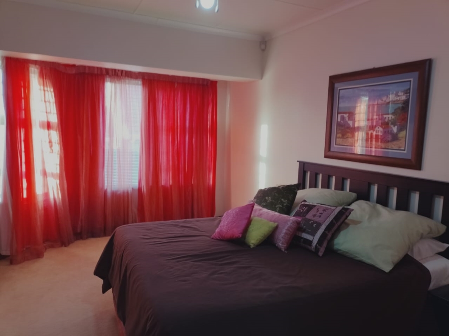 4 Bedroom Property for Sale in Fraaiuitsig Western Cape